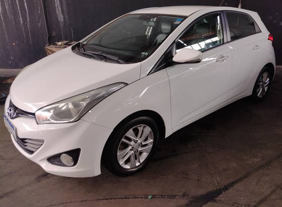 HYUNDAI HB20 1.6 PREMIUM 16V FLEX 4P AUTOMÁTICO